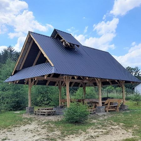 Chochlik Hotel Ustrzyki Dolne Ngoại thất bức ảnh