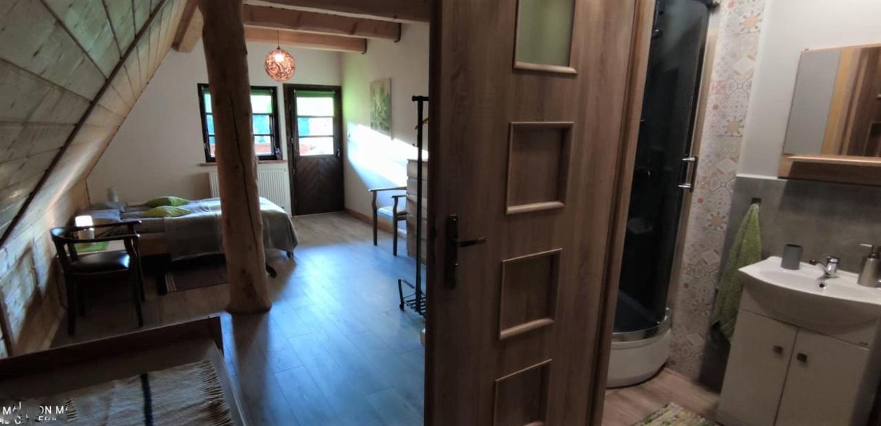 Chochlik Hotel Ustrzyki Dolne Ngoại thất bức ảnh