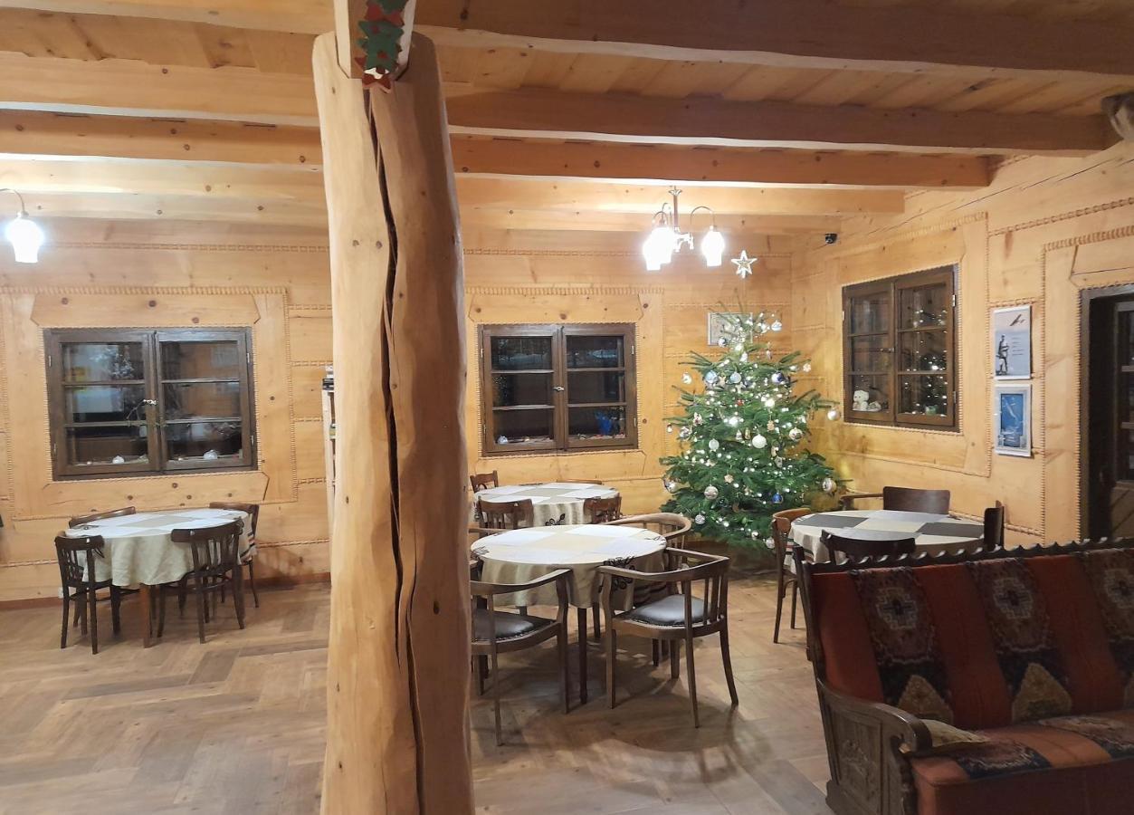 Chochlik Hotel Ustrzyki Dolne Ngoại thất bức ảnh
