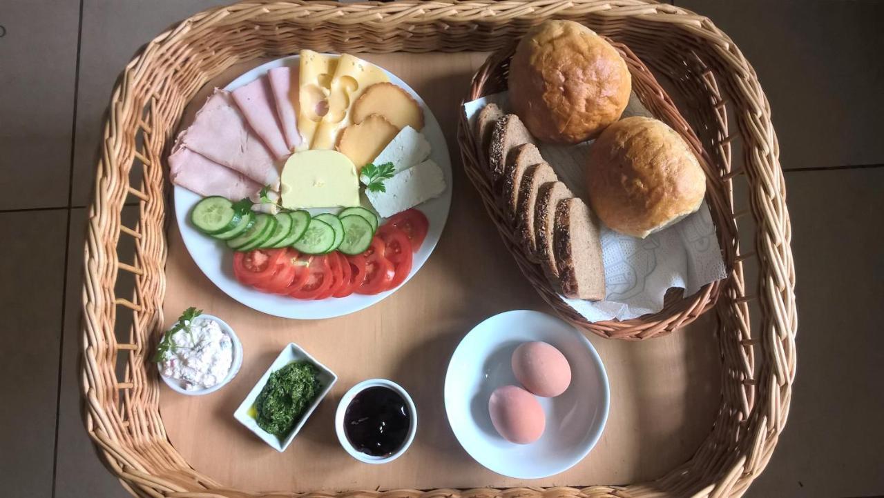 Chochlik Hotel Ustrzyki Dolne Ngoại thất bức ảnh